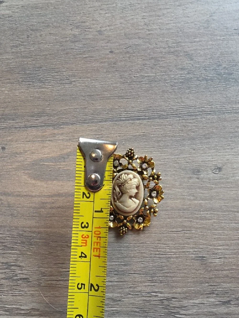 N/A elegant gold